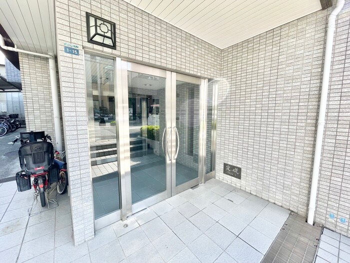 物件外観写真3　(エントランス部分)