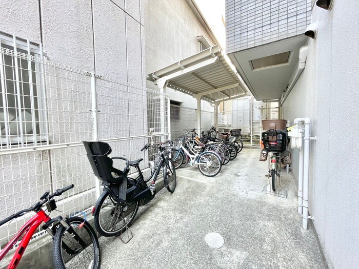 物件外観写真5　(駐輪場)