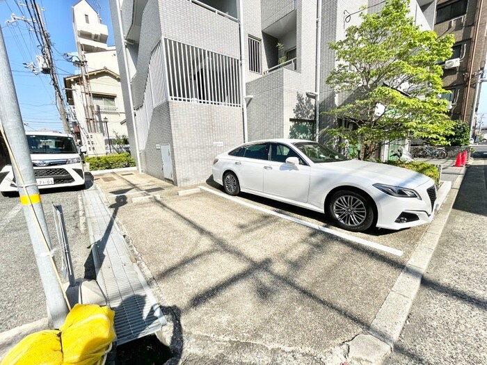 物件外観写真6　(駐車場)