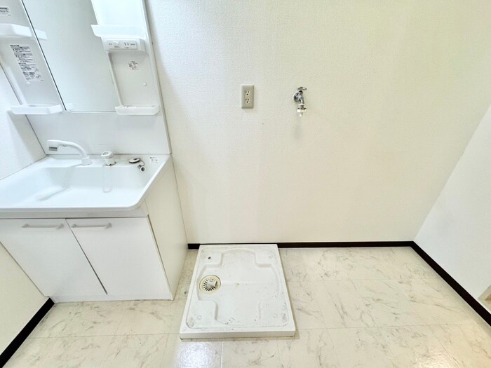 物件内観写真12　(洗濯機置場)