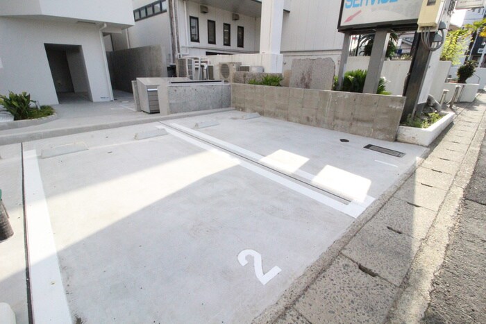 物件外観写真3　(駐車場)