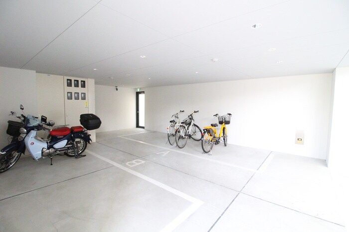 物件外観写真4　(駐輪場)