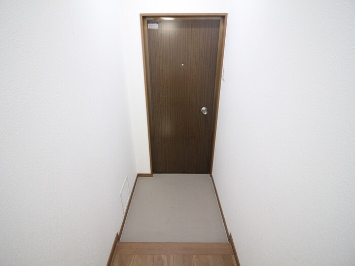 物件内観写真8　(玄関)