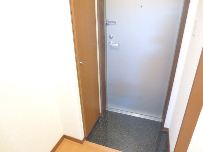 物件内観写真12　(玄関)