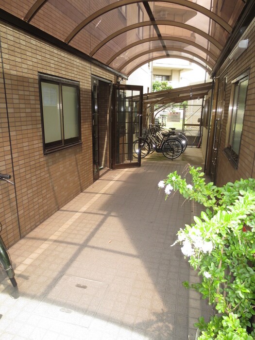 物件外観写真3　(エントランス部分)