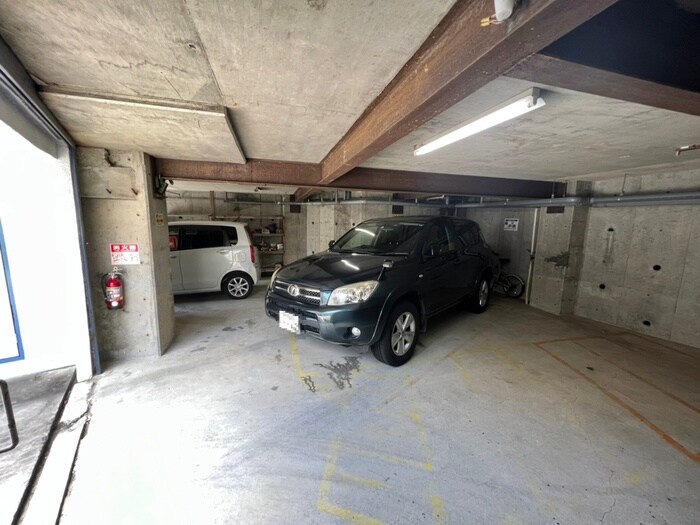 物件外観写真4　(駐車場)