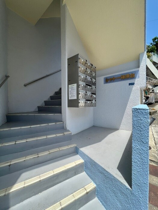 物件外観写真5　(エントランス部分)