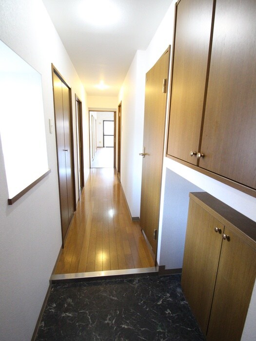 物件内観写真12　(廊下)