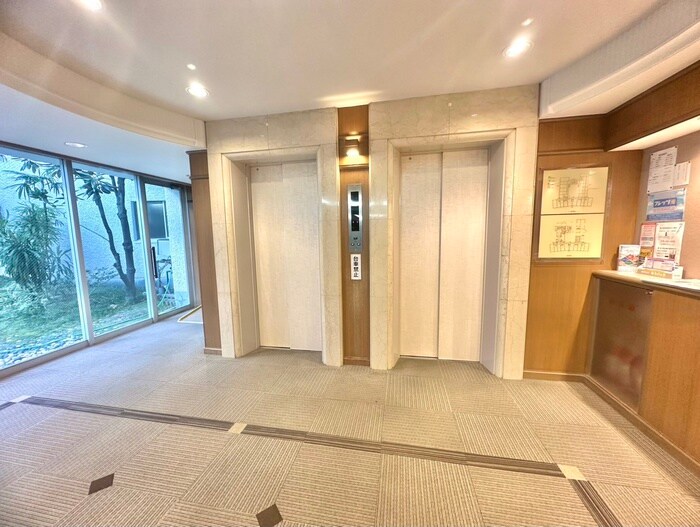 物件外観写真4　(エントランス部分)