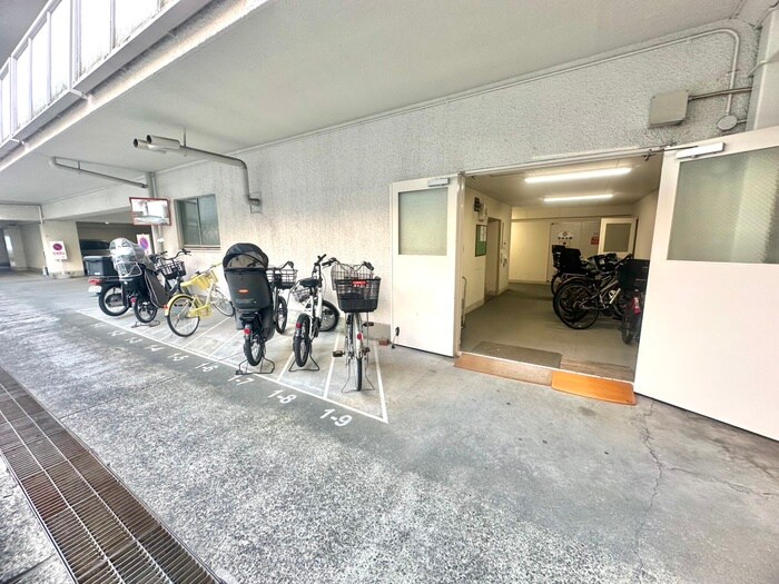 物件外観写真6　(駐輪場)