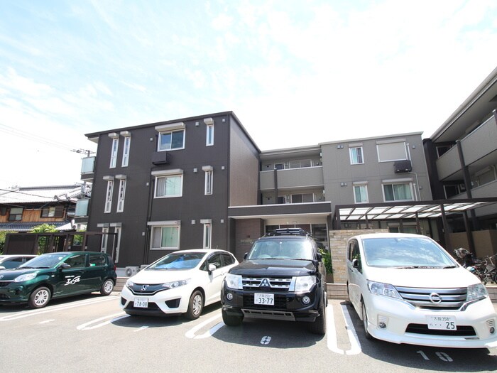 物件外観写真3　(駐車場)