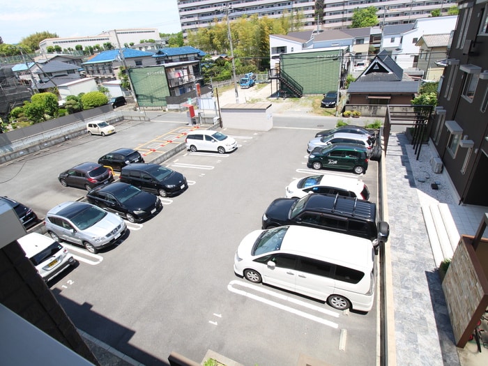 物件外観写真6　(駐車場)