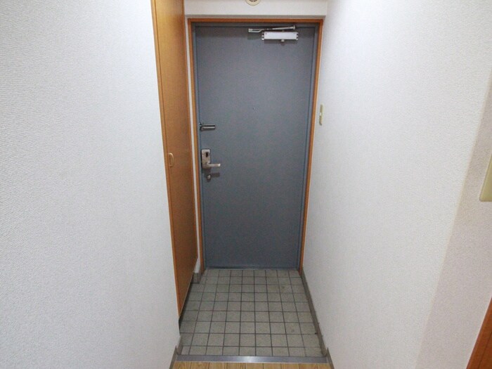 物件内観写真14　(玄関)