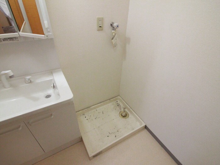 物件内観写真16　(洗濯機置場)