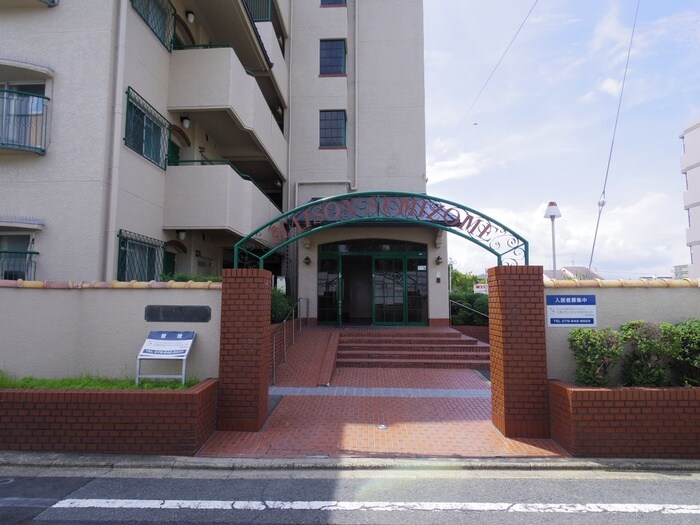 物件外観写真3　(エントランス部分)