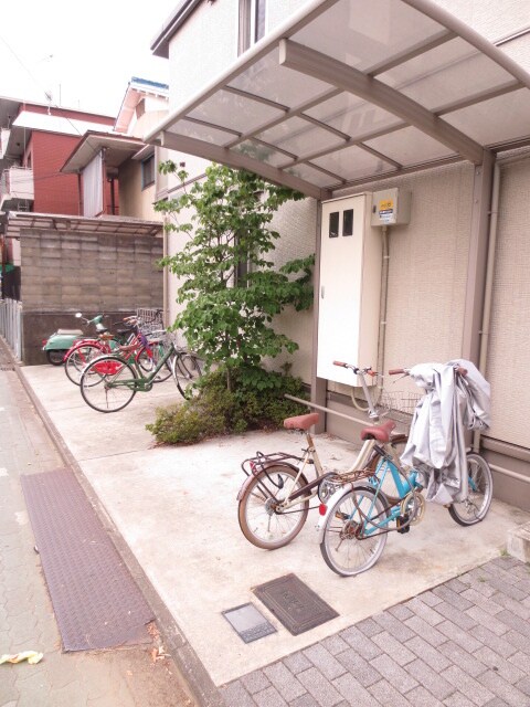 物件外観写真2　(駐輪場)