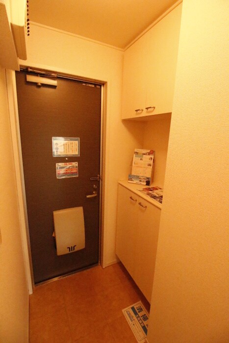 物件内観写真12　(玄関)