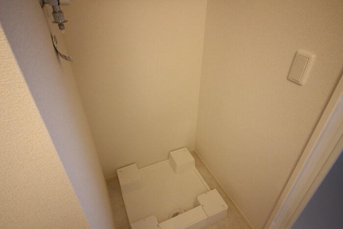 物件内観写真12　(洗濯機置場)