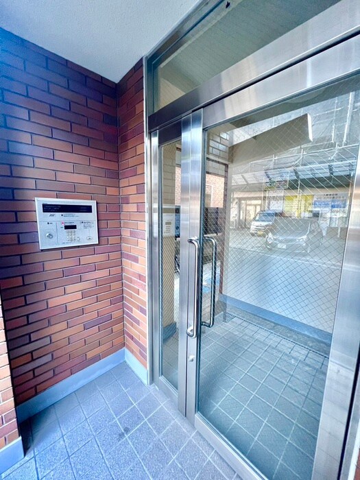 物件外観写真3　(エントランス部分)