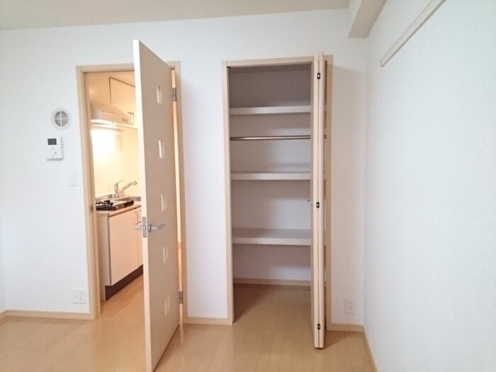 物件内観写真12　(収納)