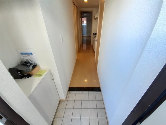 物件内観写真13　(玄関)