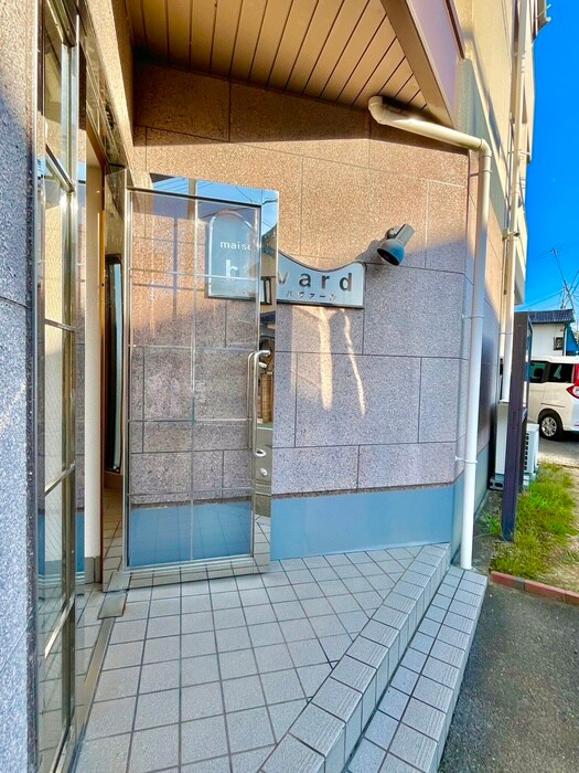 物件外観写真2　(エントランス部分)