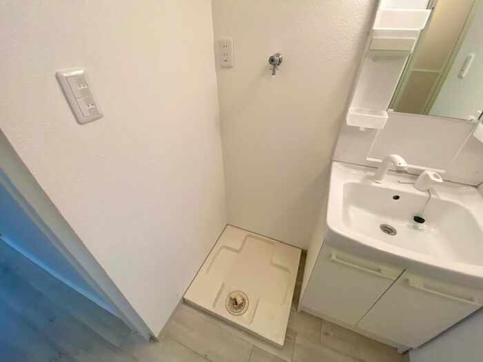 物件内観写真6　(洗濯機置場)