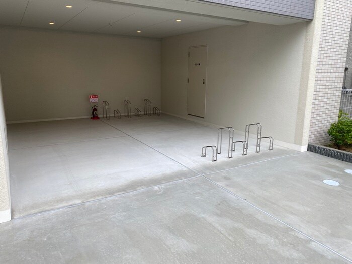 物件外観写真4　(駐輪場)