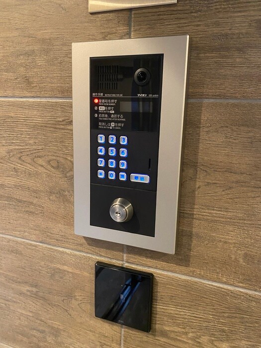 物件外観写真6　(エントランス部分)