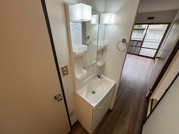 物件内観写真8　(洗面)