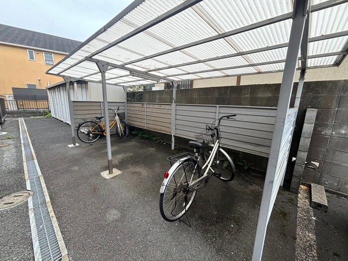 物件外観写真5　(駐輪場)