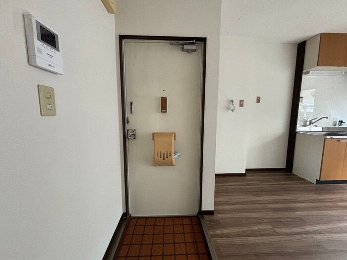 物件内観写真18　(玄関)