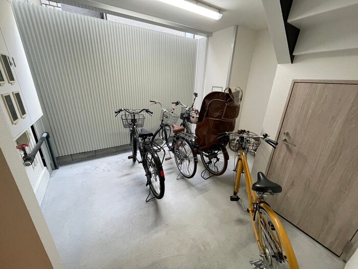 物件外観写真6　(駐輪場)