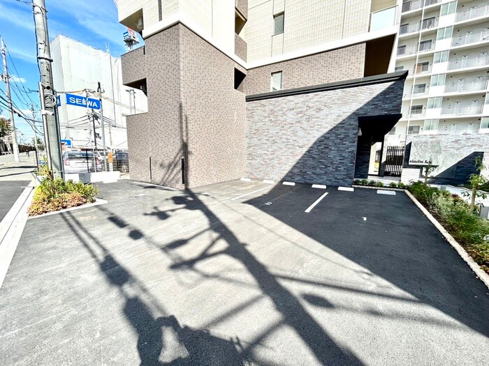 物件外観写真3　(駐車場)