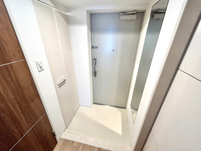 物件内観写真16　(玄関)