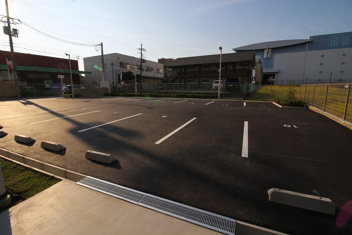 物件外観写真5　(駐車場)