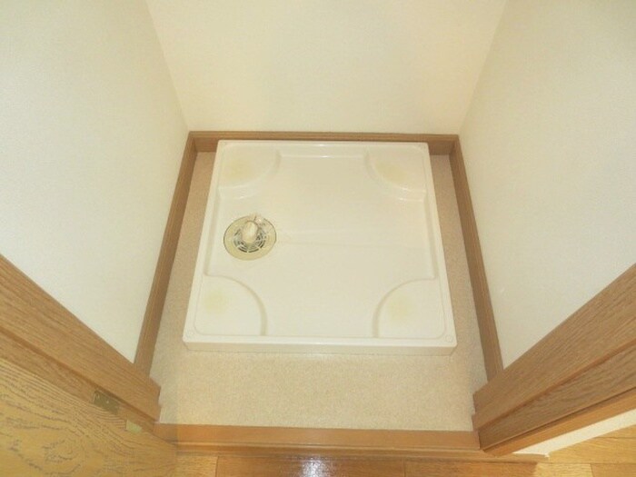 物件内観写真12　(洗濯機置場)