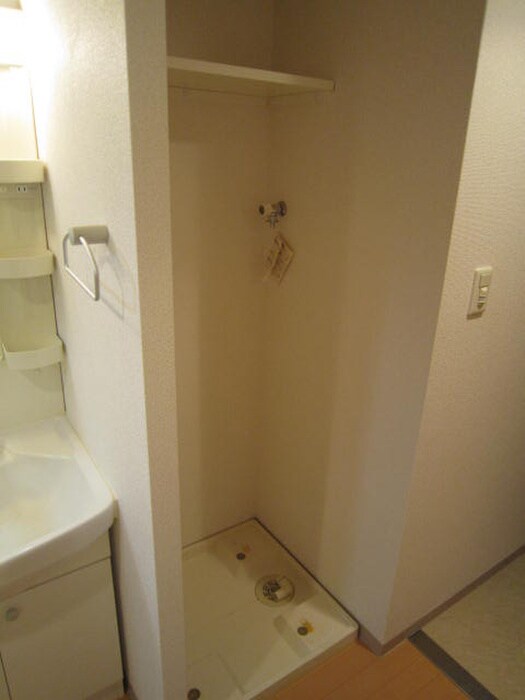 物件内観写真11　(洗濯機置場)