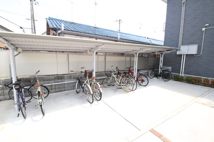 物件外観写真5　(駐輪場)