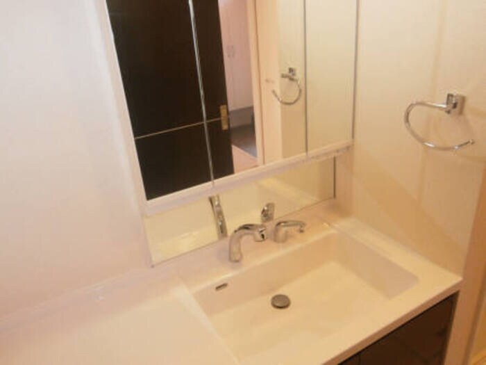 物件内観写真8　(洗面)