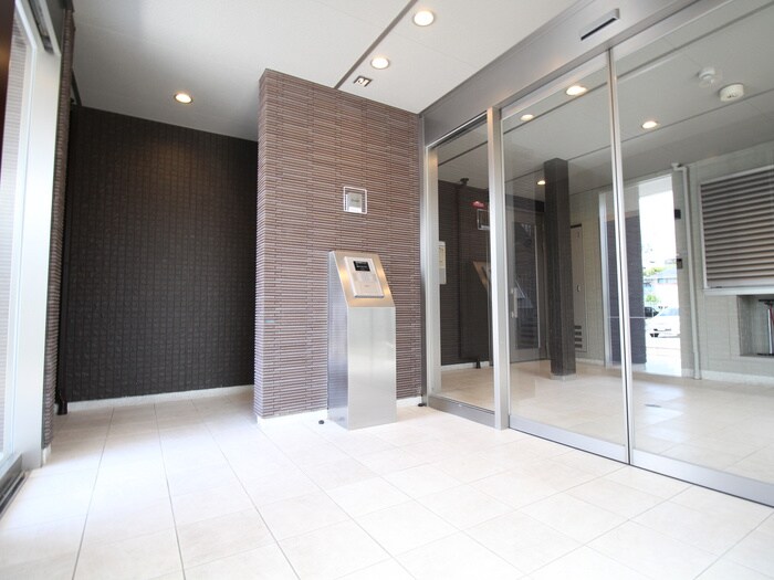 物件外観写真4　(エントランス部分)