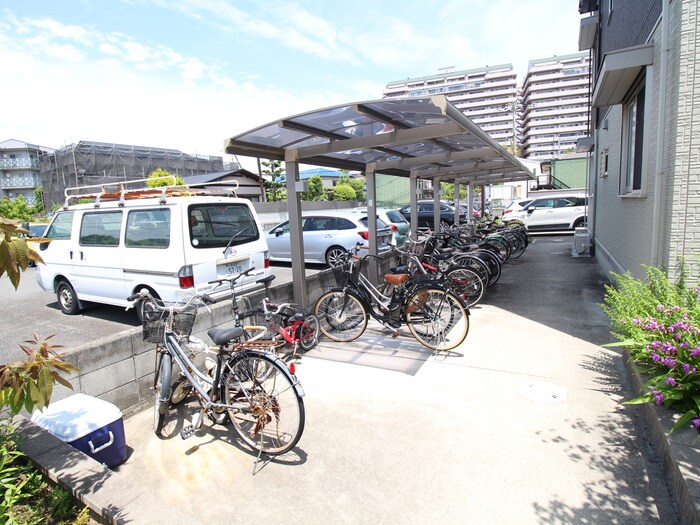 物件外観写真5　(駐輪場)