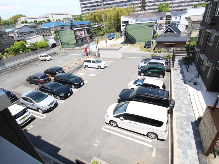 物件外観写真6　(駐車場)