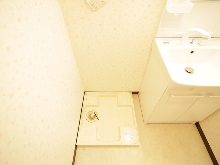 物件内観写真16　(洗濯機置場)