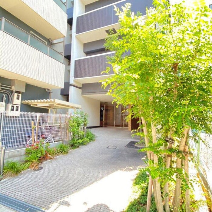 物件外観写真2　(エントランス部分)