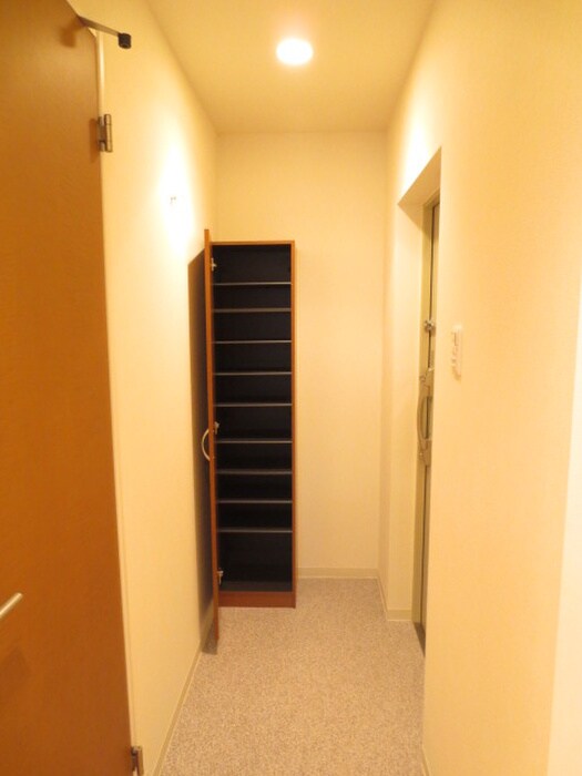 物件内観写真12　(玄関)