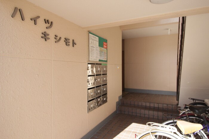 物件外観写真2　(エントランス部分)