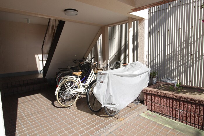 物件外観写真3　(駐輪場)
