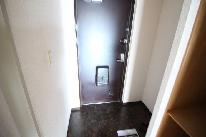 物件内観写真11　(玄関)