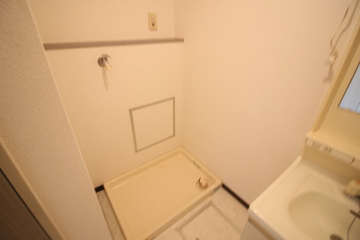 物件内観写真16　(洗濯機置場)